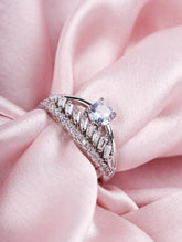 Crown Sparkle Solitaire Ring – Silver Edition