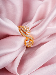 Radiant Crown Ring – Gold Edition
