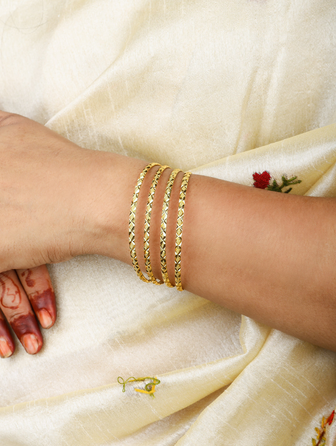 Aarohi Bangles (Set of 8)