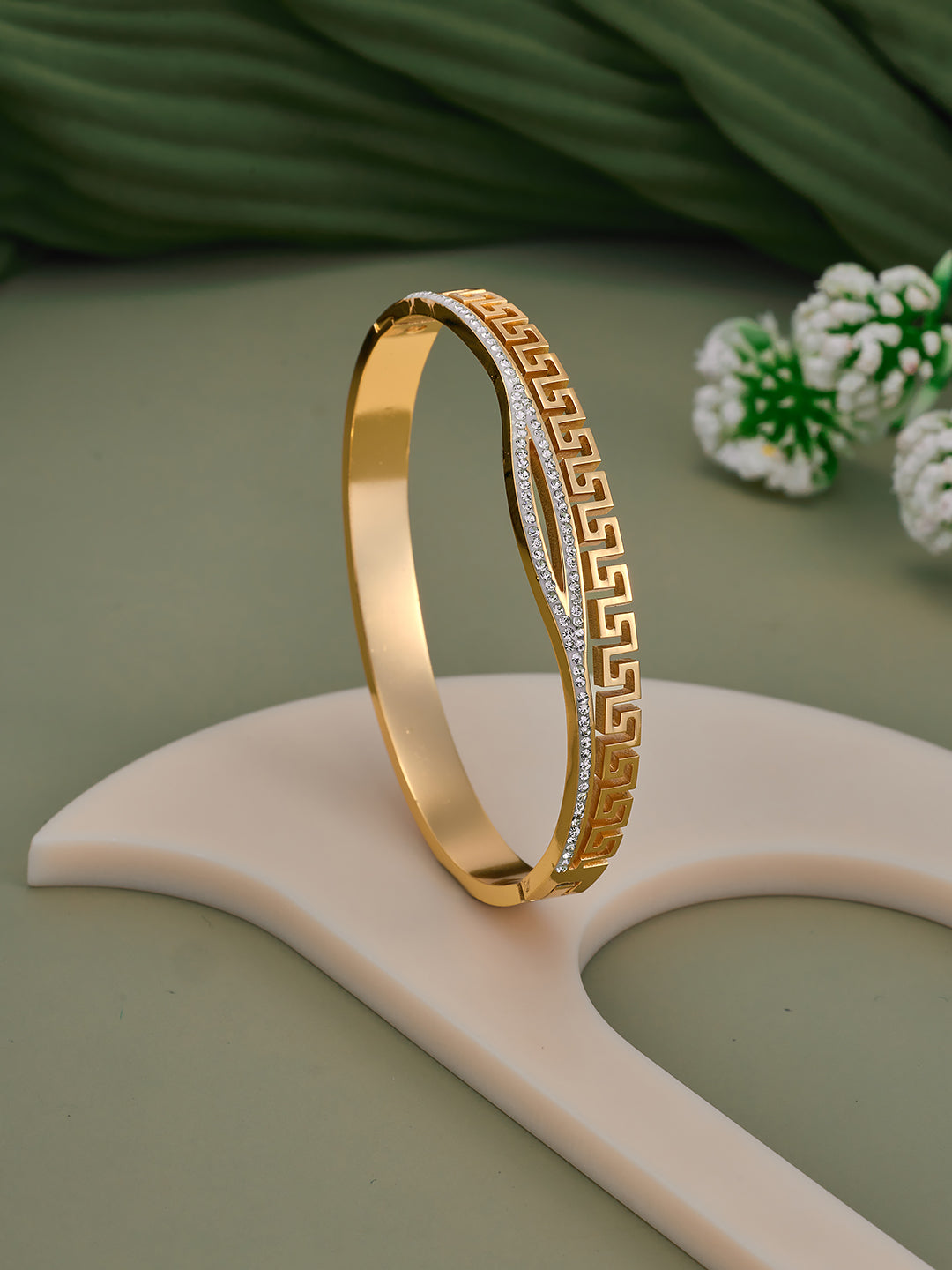 Golden Heritage Curve Bracelet